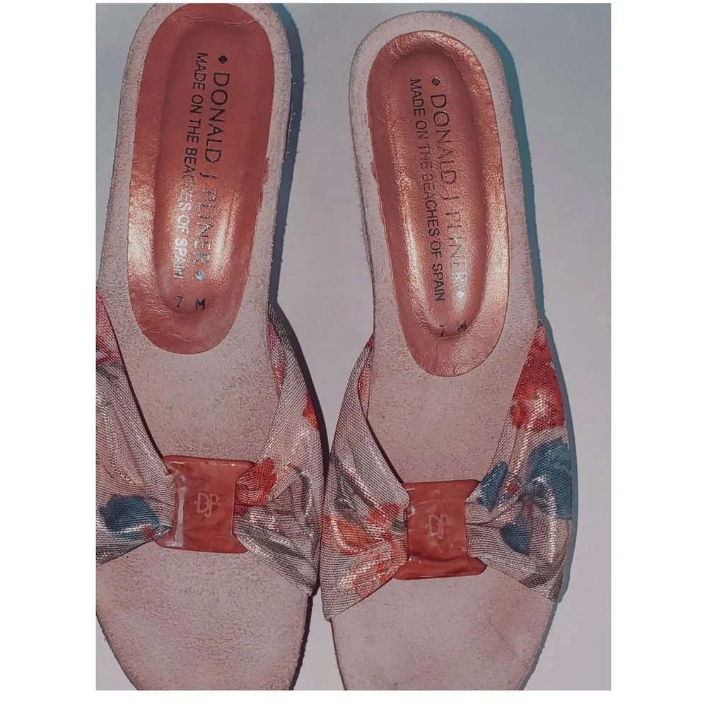 Donald J Pliner wedge sandals - Picture 4 of 9